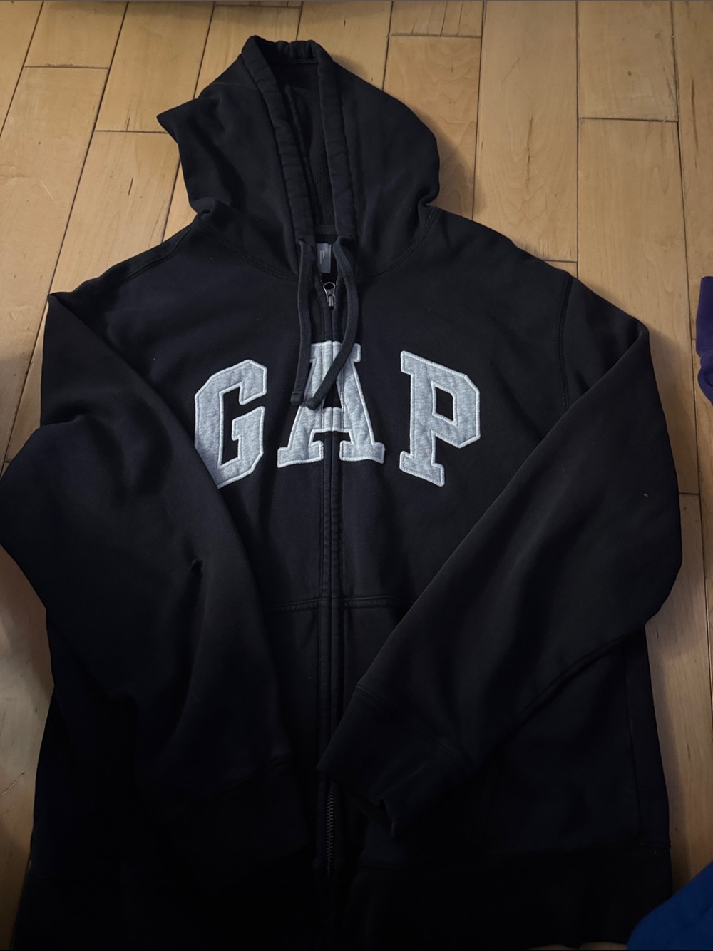 GAP Black Zip-Up Hoodie with White Logo wHOLE IN SLEEVE